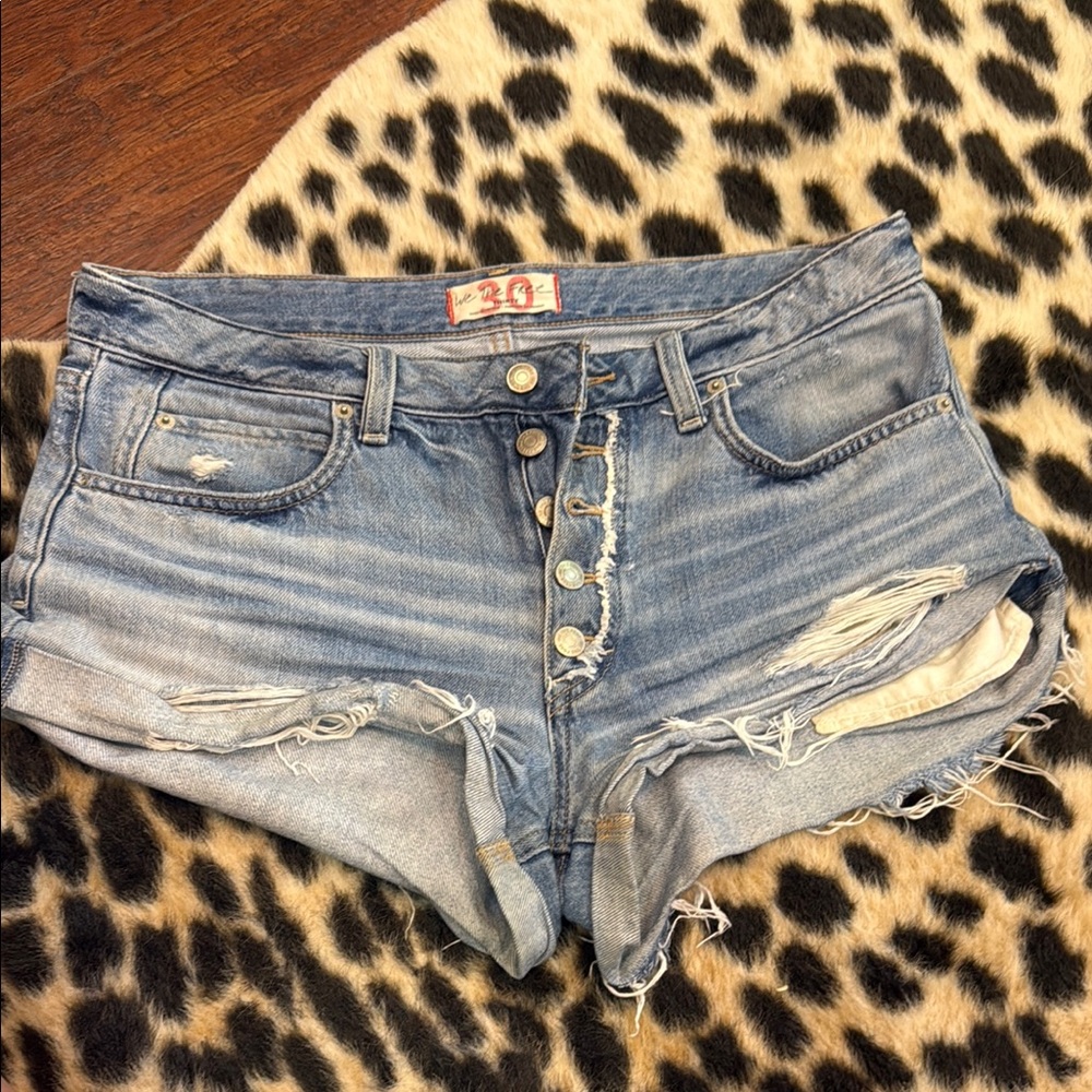 We The Free distressed 5 button Denim Blue Women's Shorts size 30